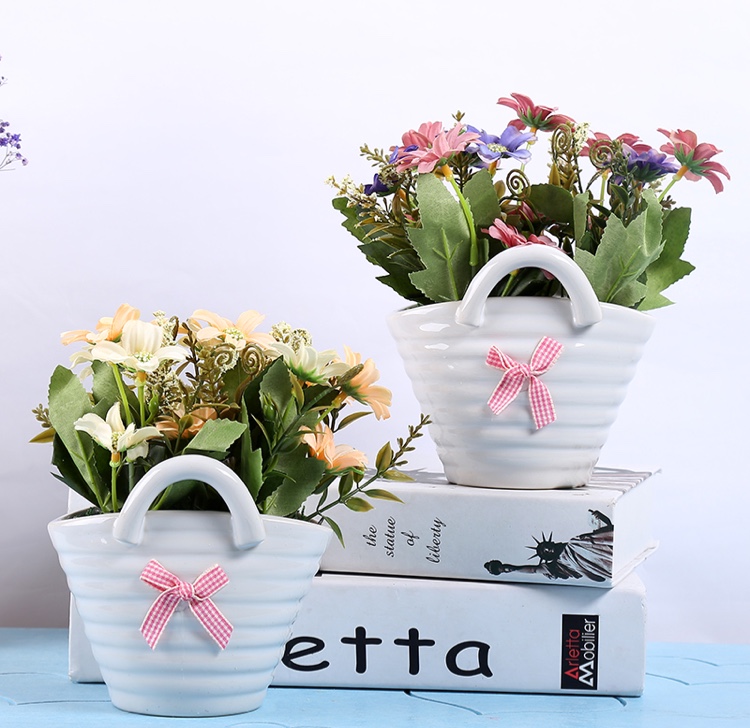 Cesta colgante cerámica grande con pequeñas flores Item Picture