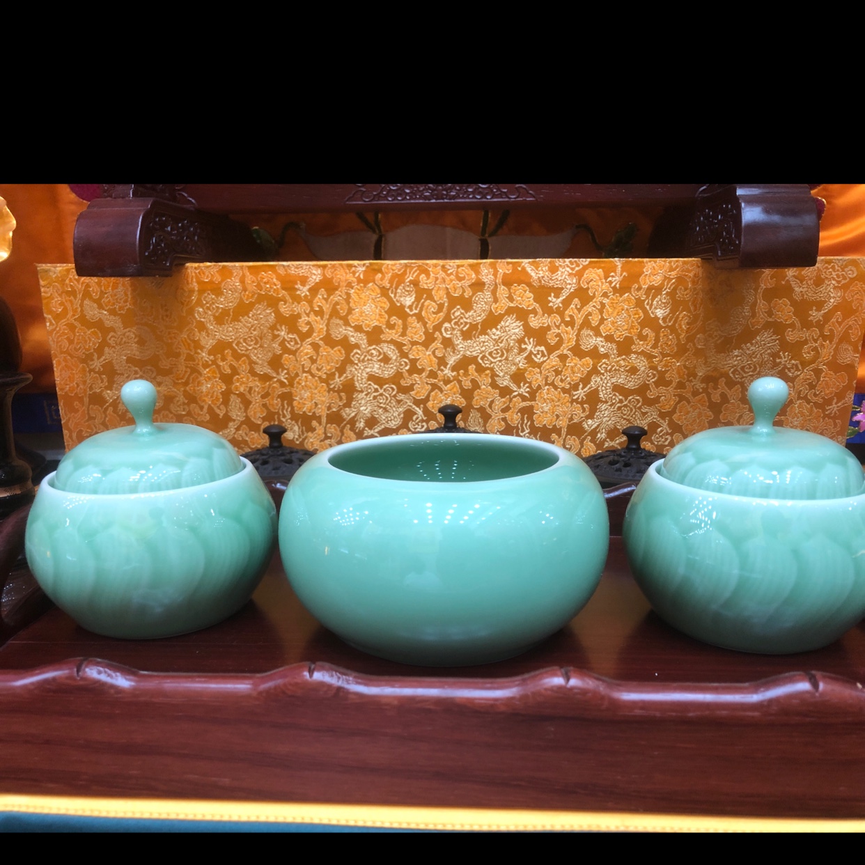 龙泉青瓷供具
香炉 粉盅