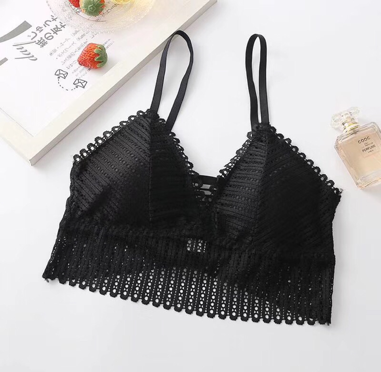 Sexy lace lace-up with enlarged rear buttons for women's innermost bras Application Scenario
