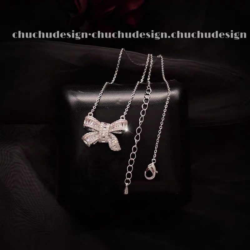 Bow necklace thumbnail