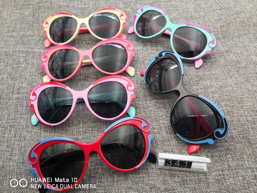 Cute cartoon patterns on children's glasses