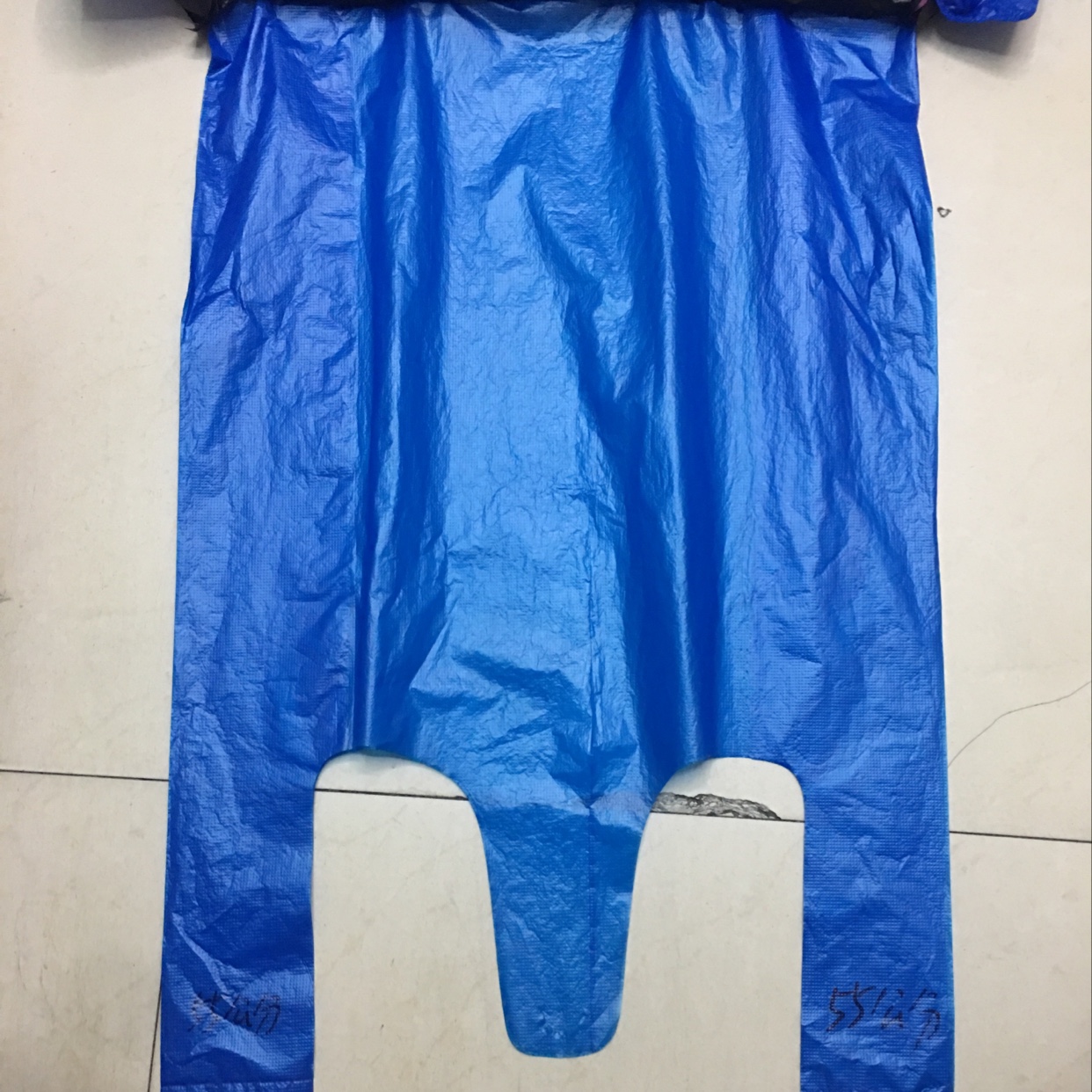 Wholesale of blue plastic handbags, 55 cm in size