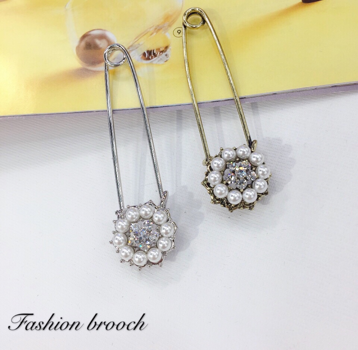 Fashion pearl brooch thumbnail