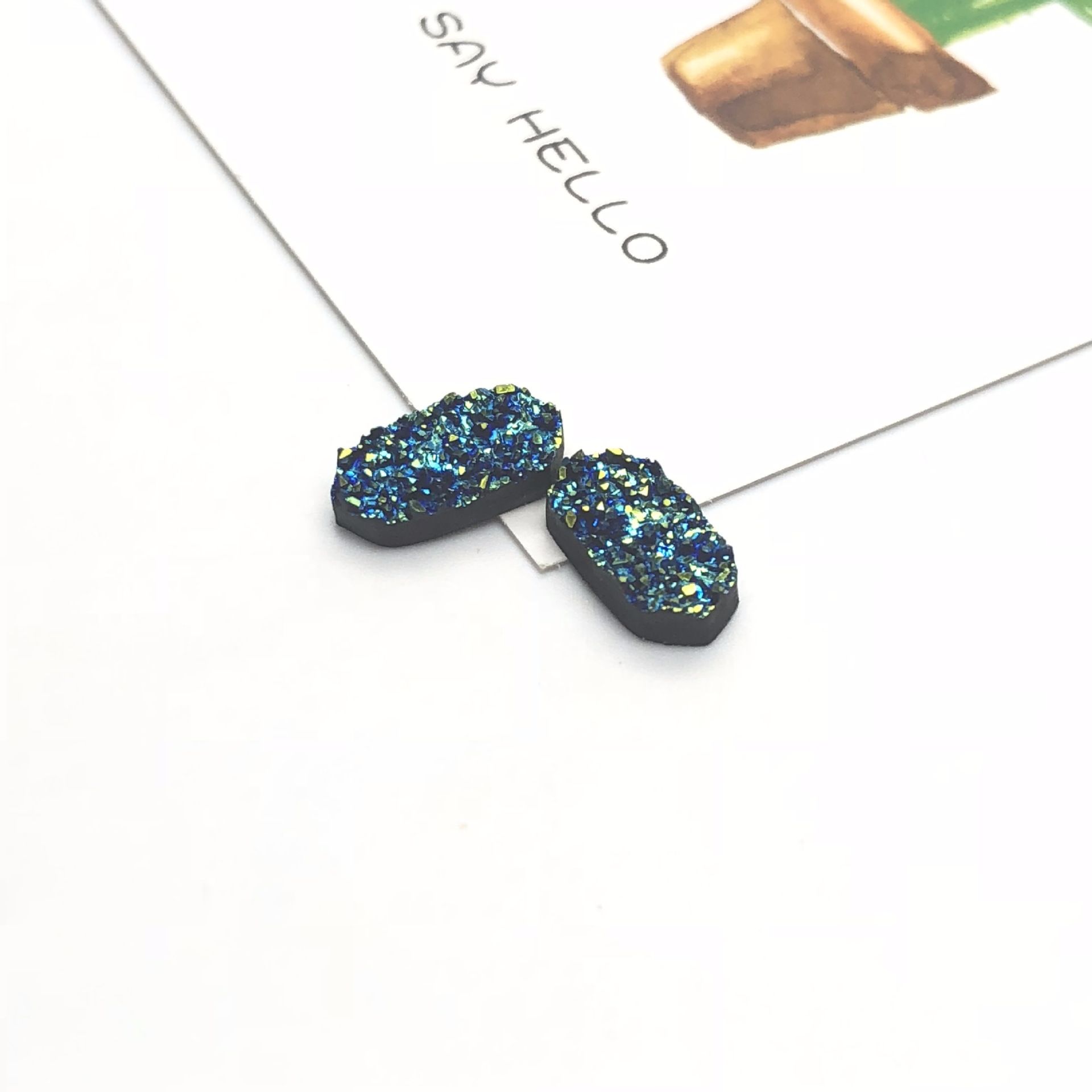 Factory wholesale of irregular-shaped 6-sided resin diamond starry sky, flat-bottomed diamond mineral crystal cluster, handcrafted diy jewelry accessory materials Application Scenario