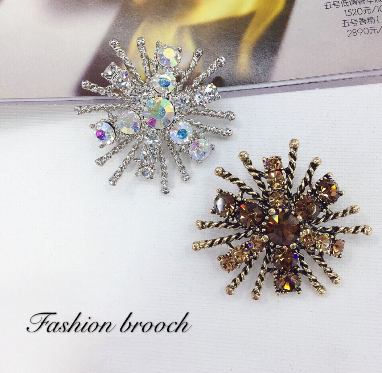 Female style mature and intellectual brooch gold and silver thumbnail