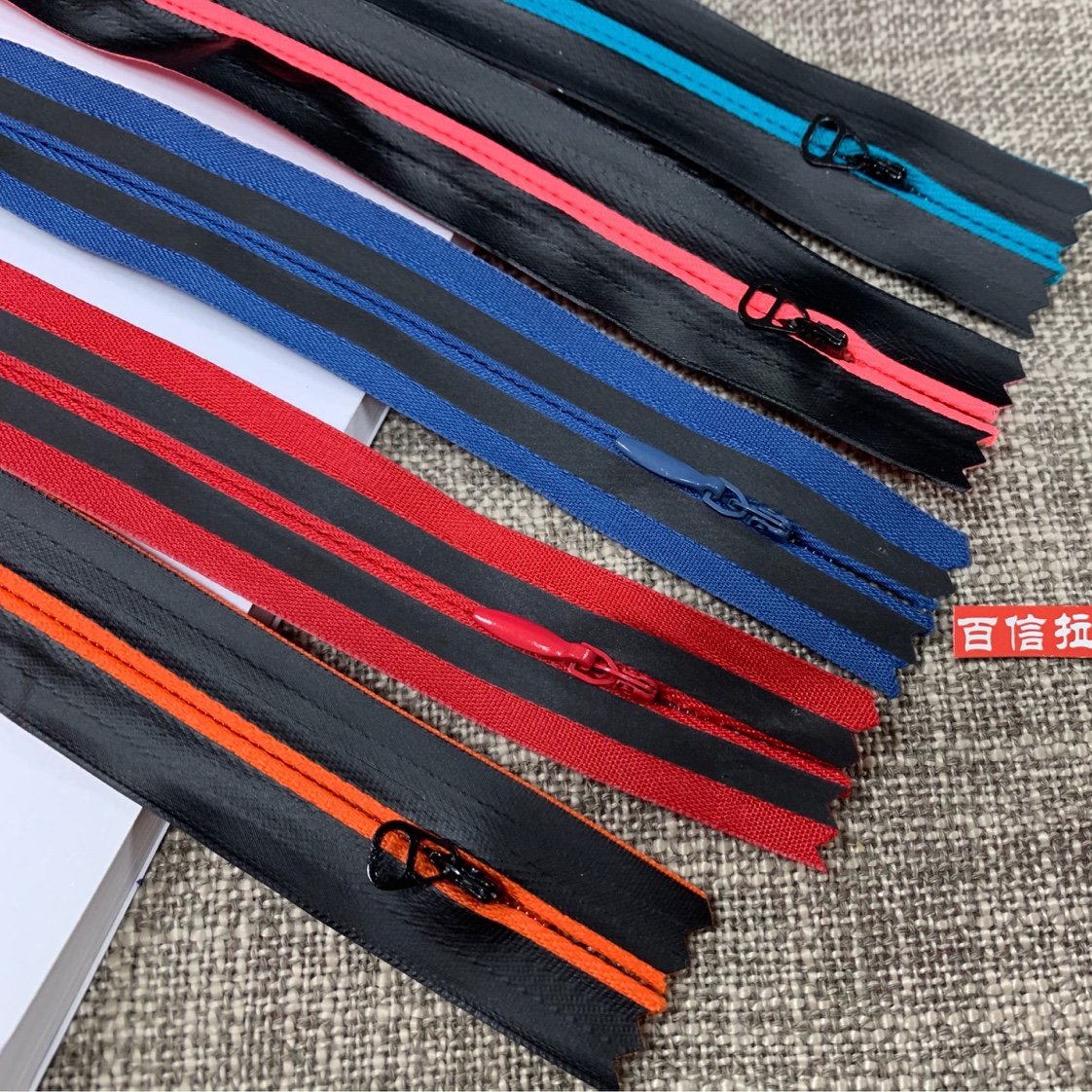 新款3号尼龙隐形拉链 三角头  贴胶反光条隐形拉链 毛长 29cm图