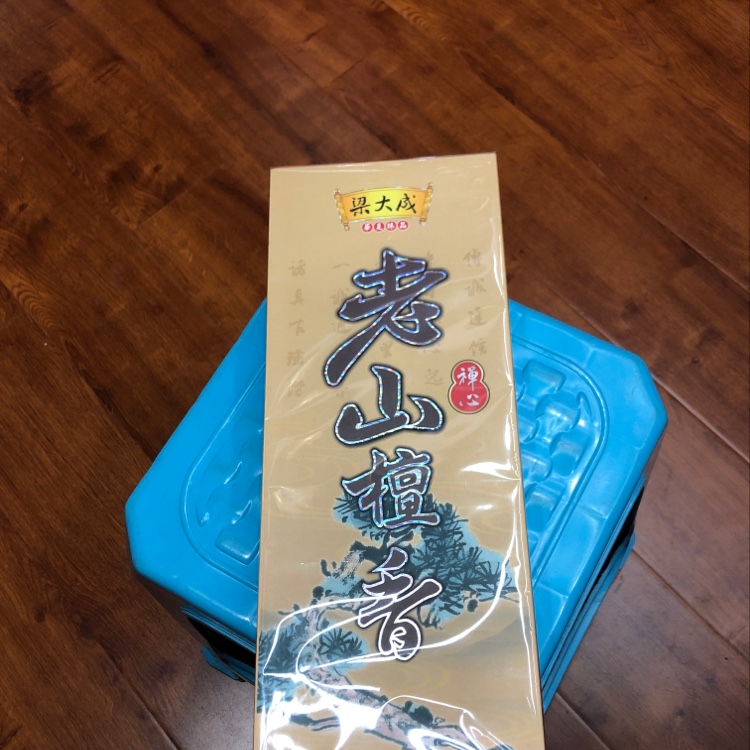 The old mountain sandalwood is 33 centimeters long