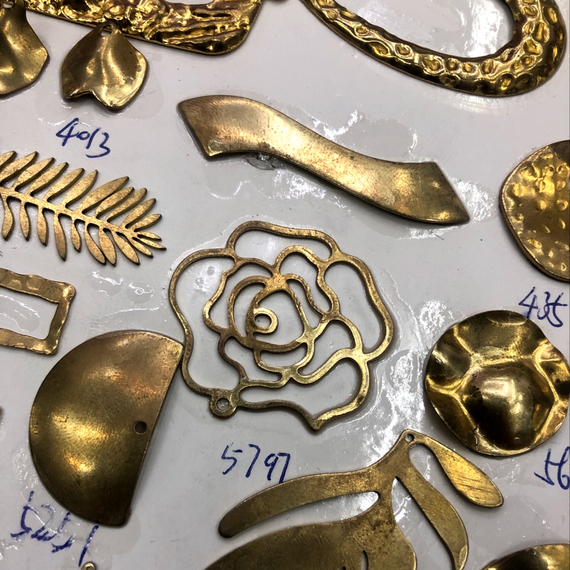 带吊玫瑰花片产品图
