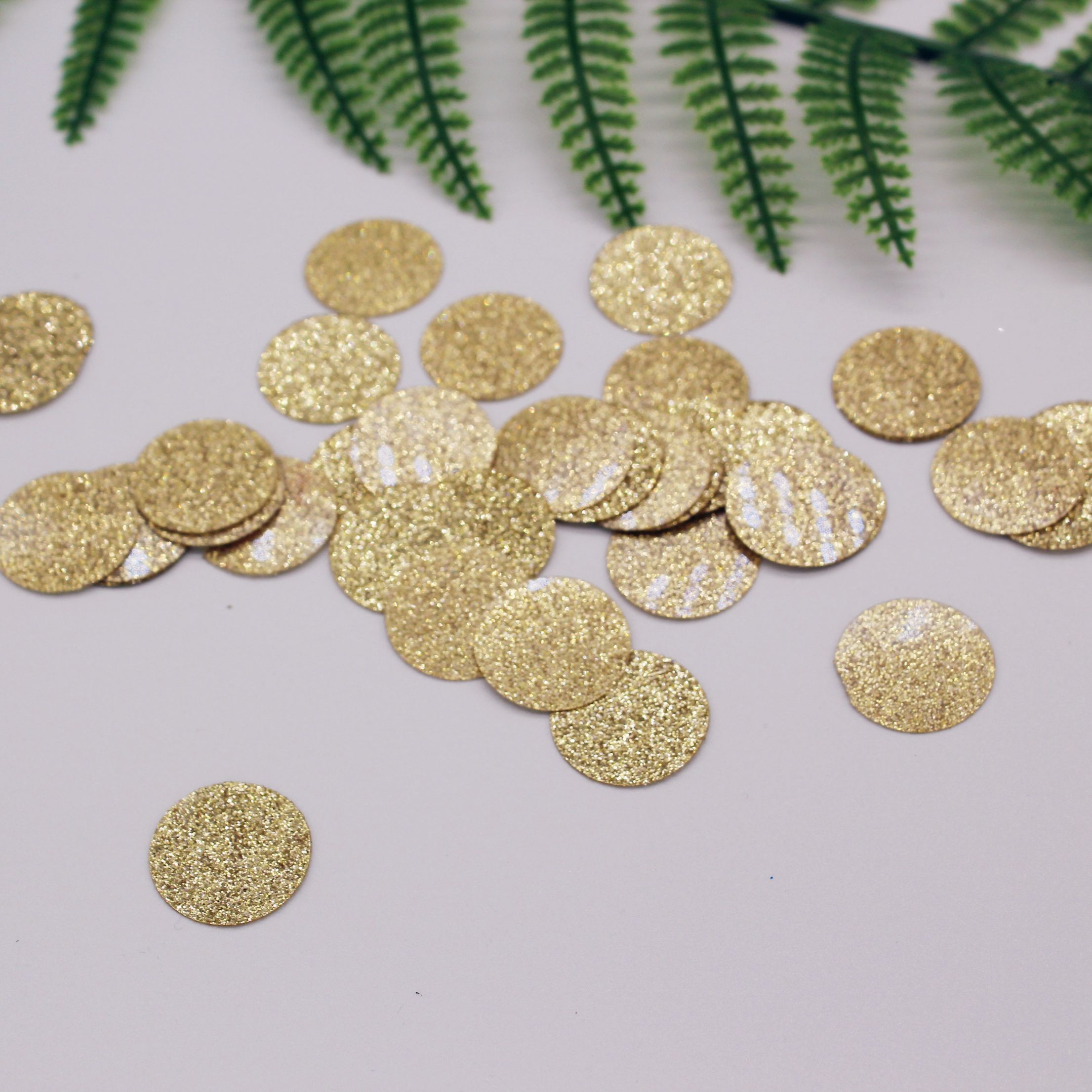 Manufacturer sells sequins made from sequins, an environmentally friendly PET bead