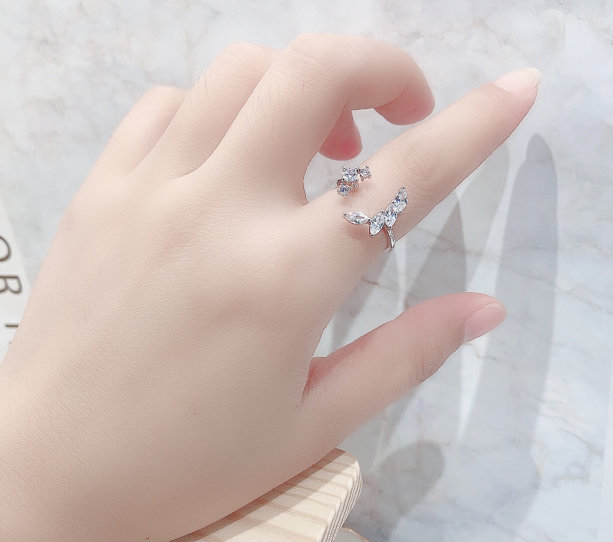 A Korean-style fashion zircon ring with full diamonds and an open joint ring for ladies, Xin Mingyang details Picture