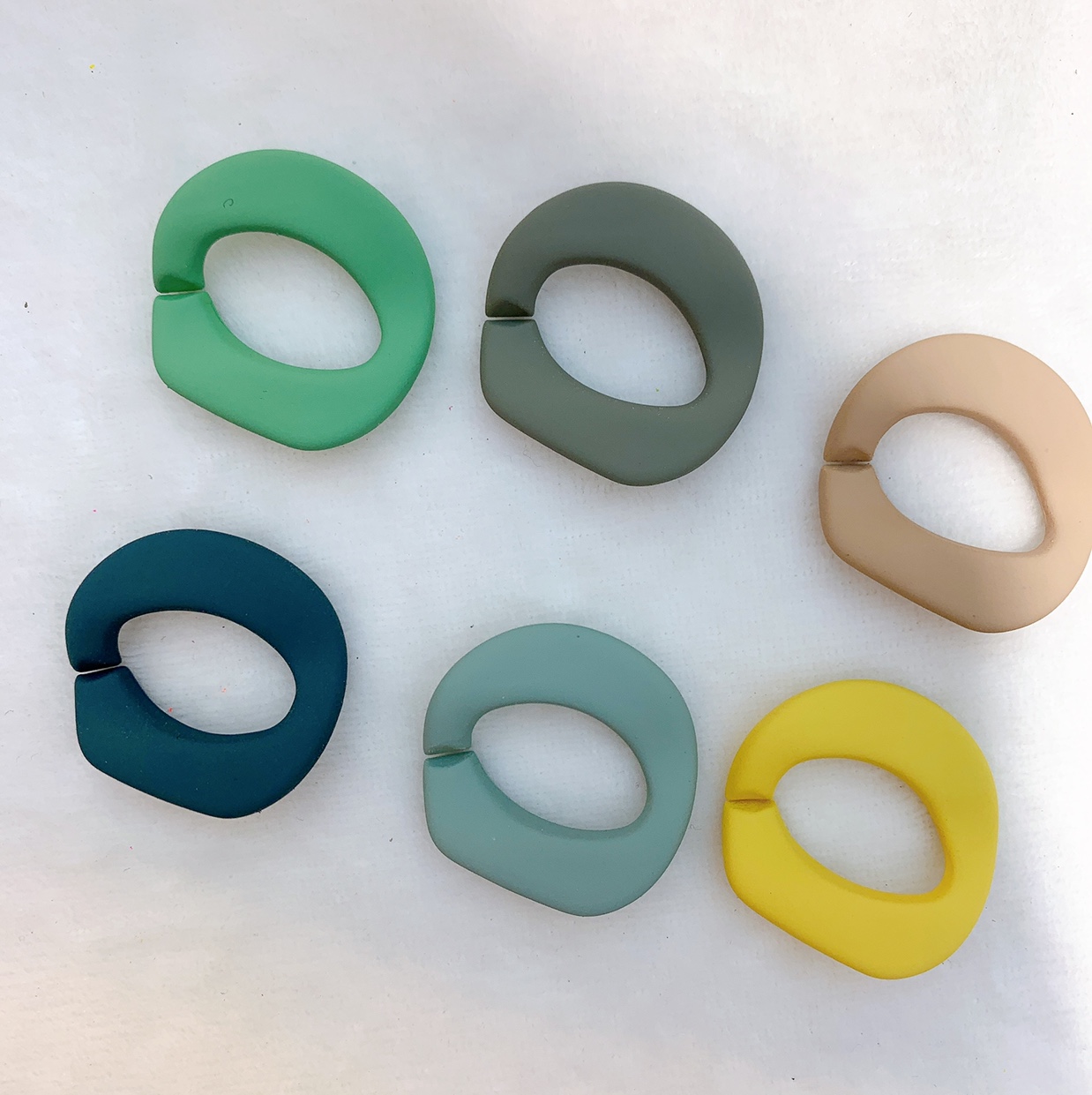 Acrylic Molandi color chain thumbnail
