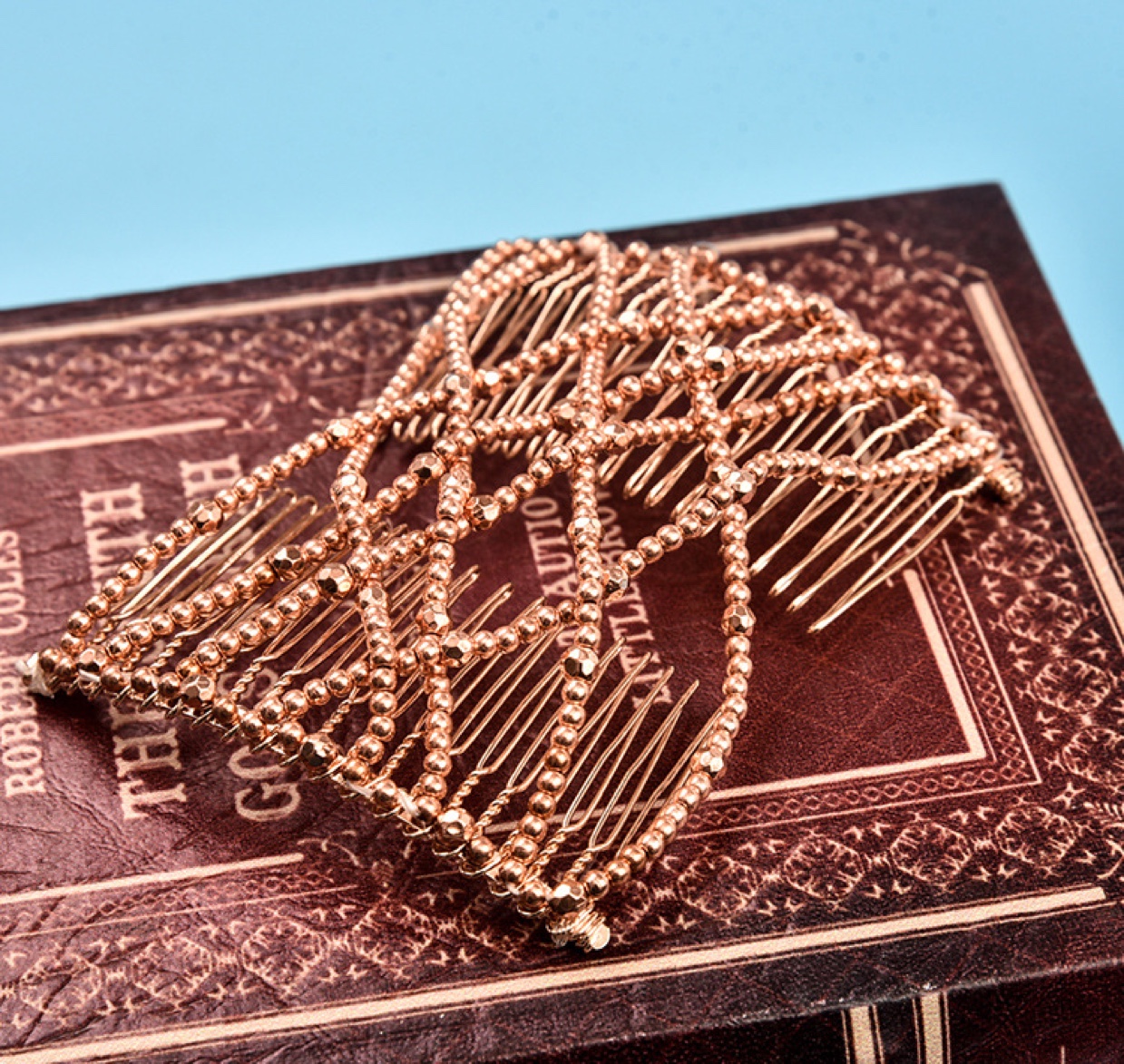 Wholesale of new electroplated hair pullers, magic hair combs, woven beaded combs and hair accessories on AliExpress and Amazon in Europe and America Specification image