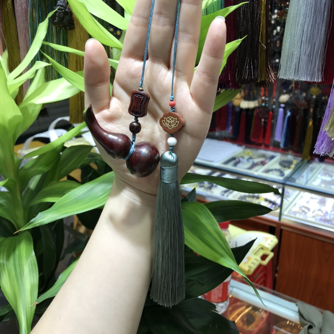 29 Red sandalwood small gourd pendant