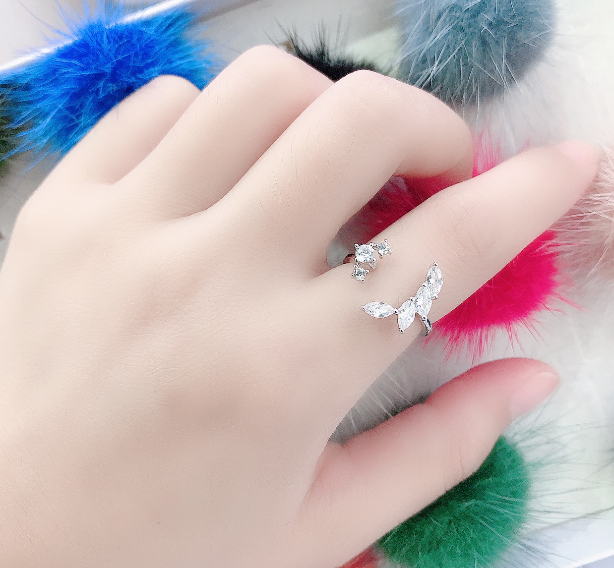 A Korean-style fashion zircon ring with full diamonds and an open joint ring for ladies, Xin Mingyang Specification image