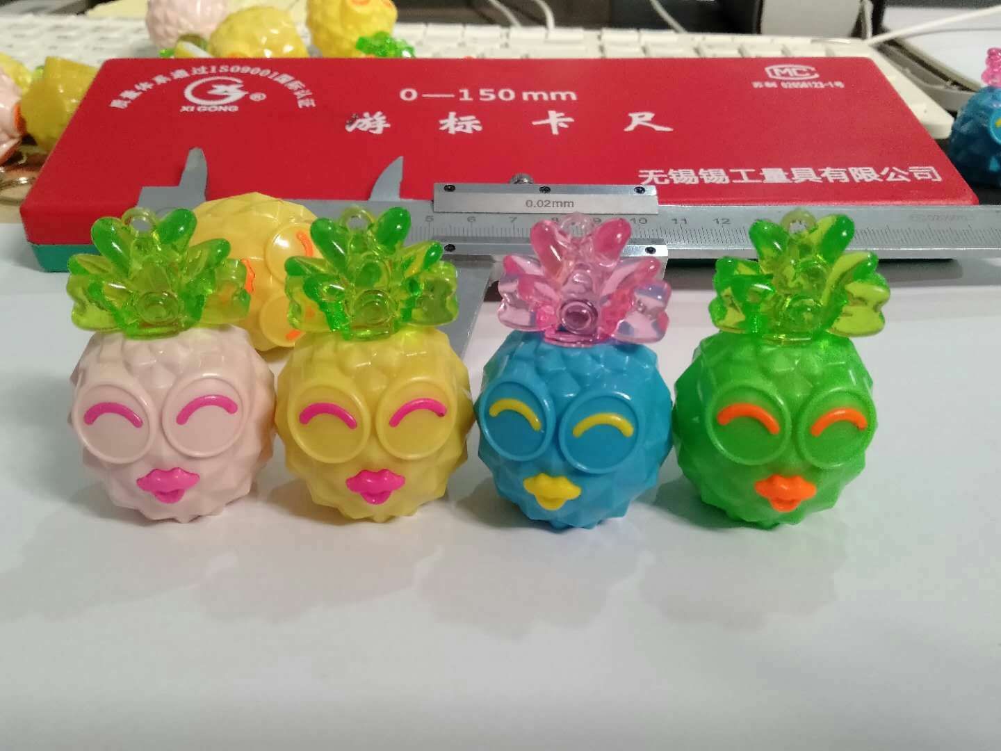 菠萝钥匙扣发光菠萝造型钥匙扣。地摊赠品