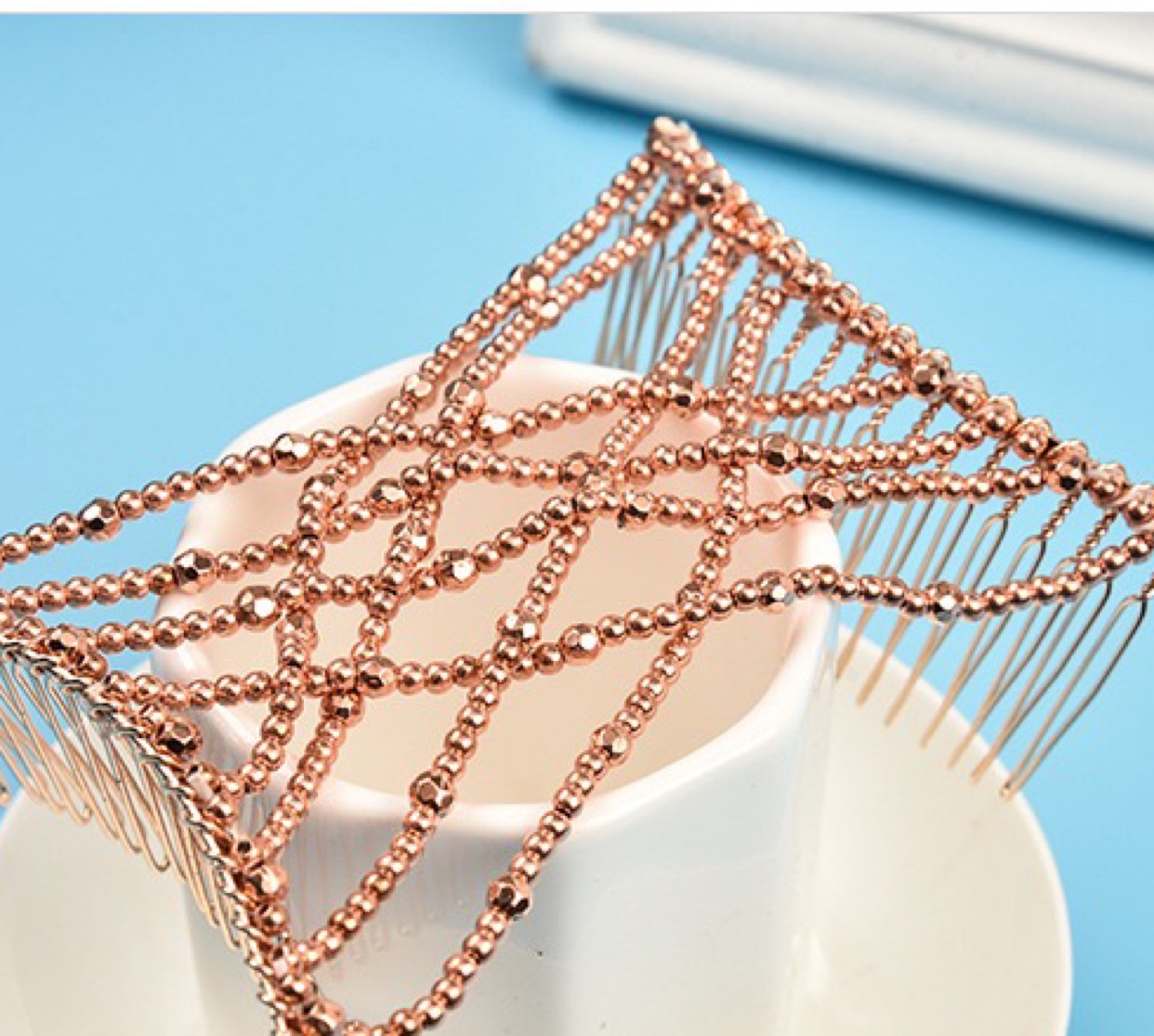 Wholesale of new electroplated hair pullers, magic hair combs, woven beaded combs and hair accessories on AliExpress and Amazon in Europe and America Item Picture
