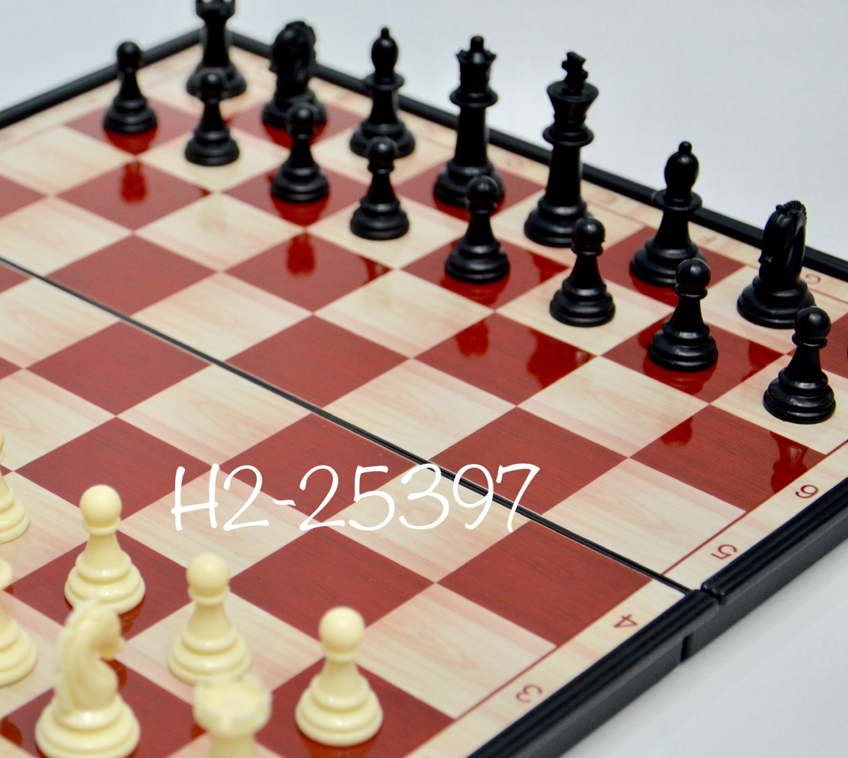 国际象棋Chess/折叠国际象棋/儿童益智休闲游戏/塑料带磁性国际象棋白底实物图