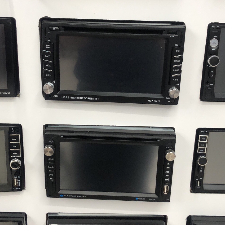 The car dual-fixed machine is equipped with Bluetooth