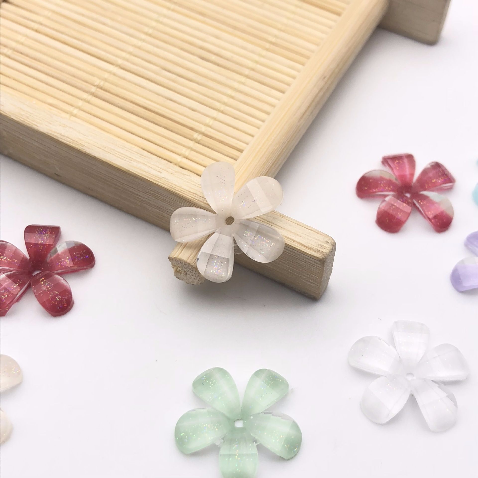 Finely crafted five-petal resin flower 16mm cherry blossom inlaid with glitter, handcrafted diy material phone case and accessory Item Picture