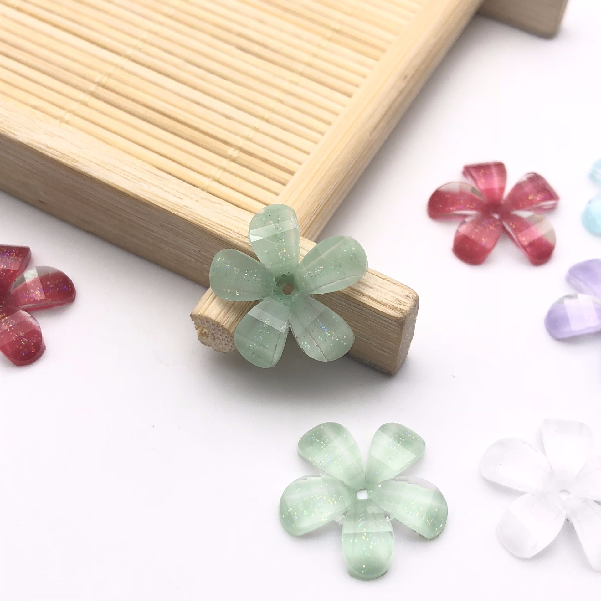 Finely crafted five-petal resin flower 16mm cherry blossom inlaid with glitter, handcrafted diy material phone case and accessory