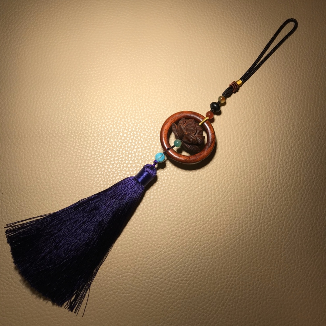 25 Purple sandalwood ring lotus pendant