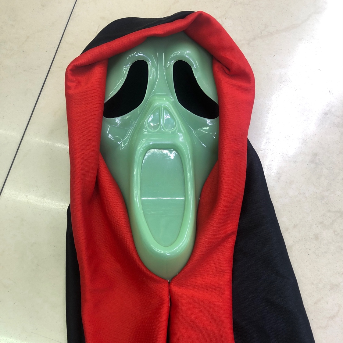 Luminous red cloth screaming mask