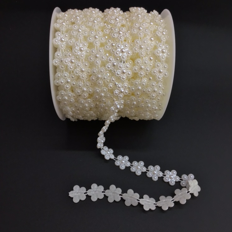 Wholesale of 14mmABS plum blossom bead handcrafted DIY headwear, wedding dress, skirt and garment accessories, handicrafts and accessories details Picture