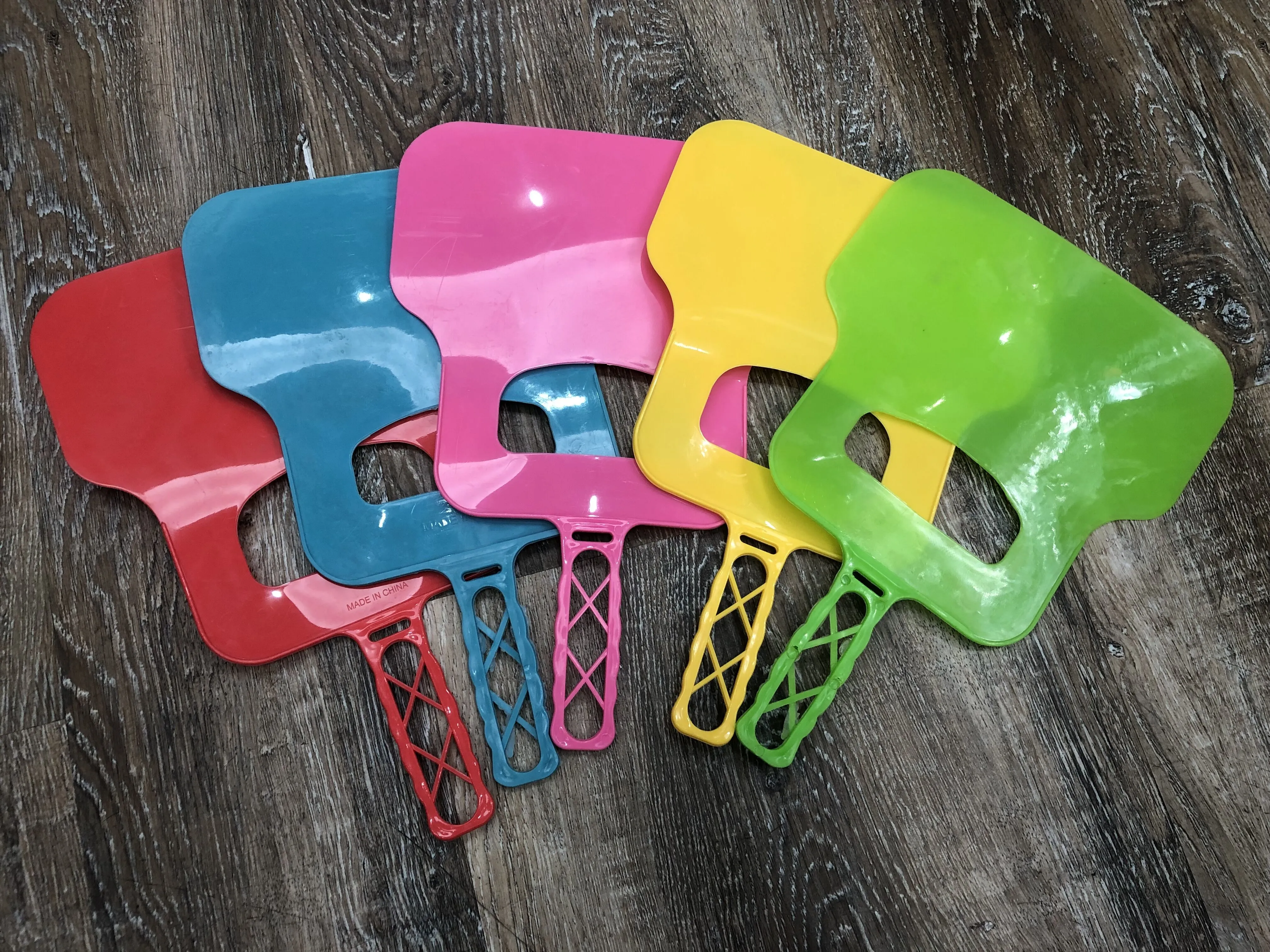 Household barbecue fans, outdoor barbecue tools, hand-cranked barbecue fan accessories, plastic fans, factory direct sales detail image 3