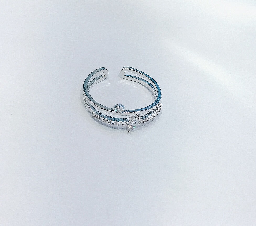 A double-layer ring with micro-inlaid sparkling diamonds and water drops, an open female, Japanese and Korean trendy student index finger ring, a popular accessory from Xin Mingyang Application Scenario