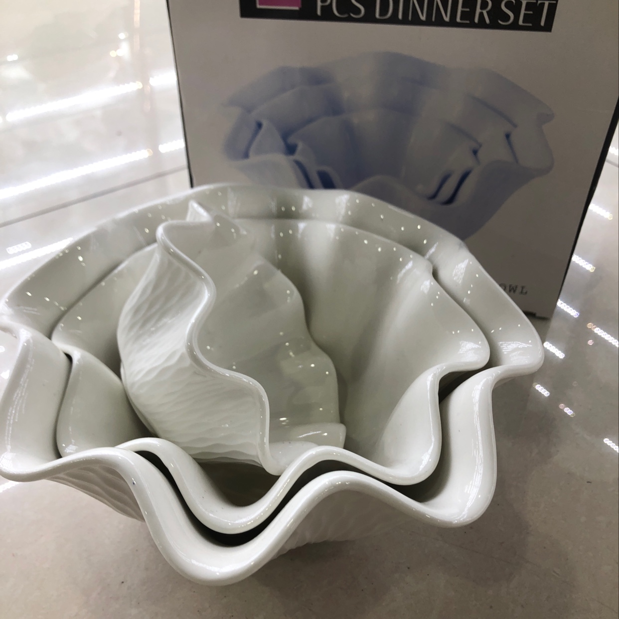 5.5-inch, 7.5-inch, and 9-inch sets of three plum blossom bowls details Picture