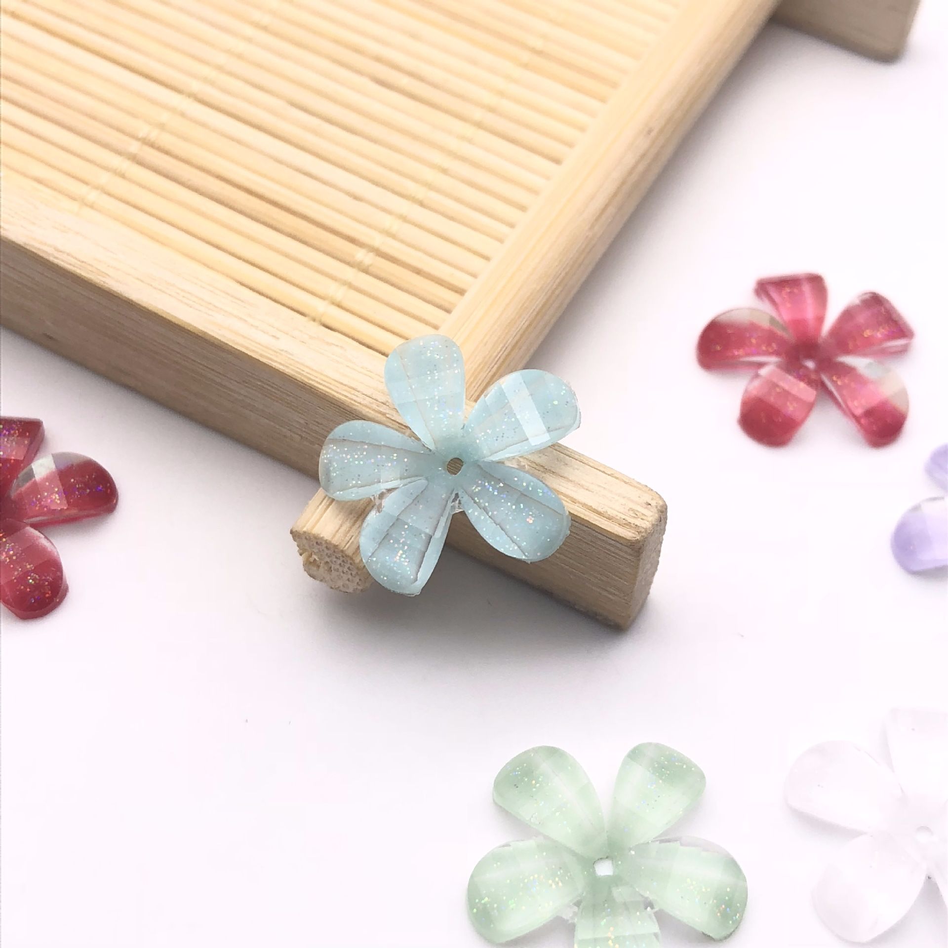 Finely crafted five-petal resin flower 16mm cherry blossom inlaid with glitter, handcrafted diy material phone case and accessory Specification image