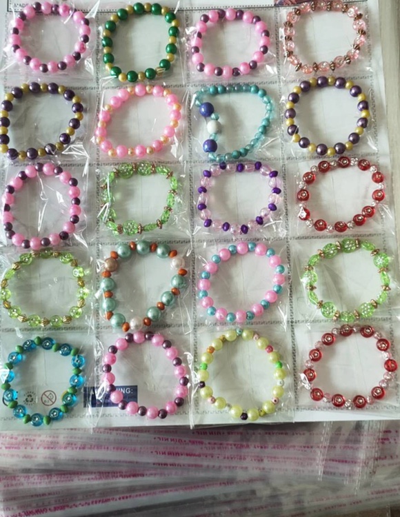 义乌宏彦玩具批发儿童珠珠手链幼儿园小礼品赠送学校周边热卖