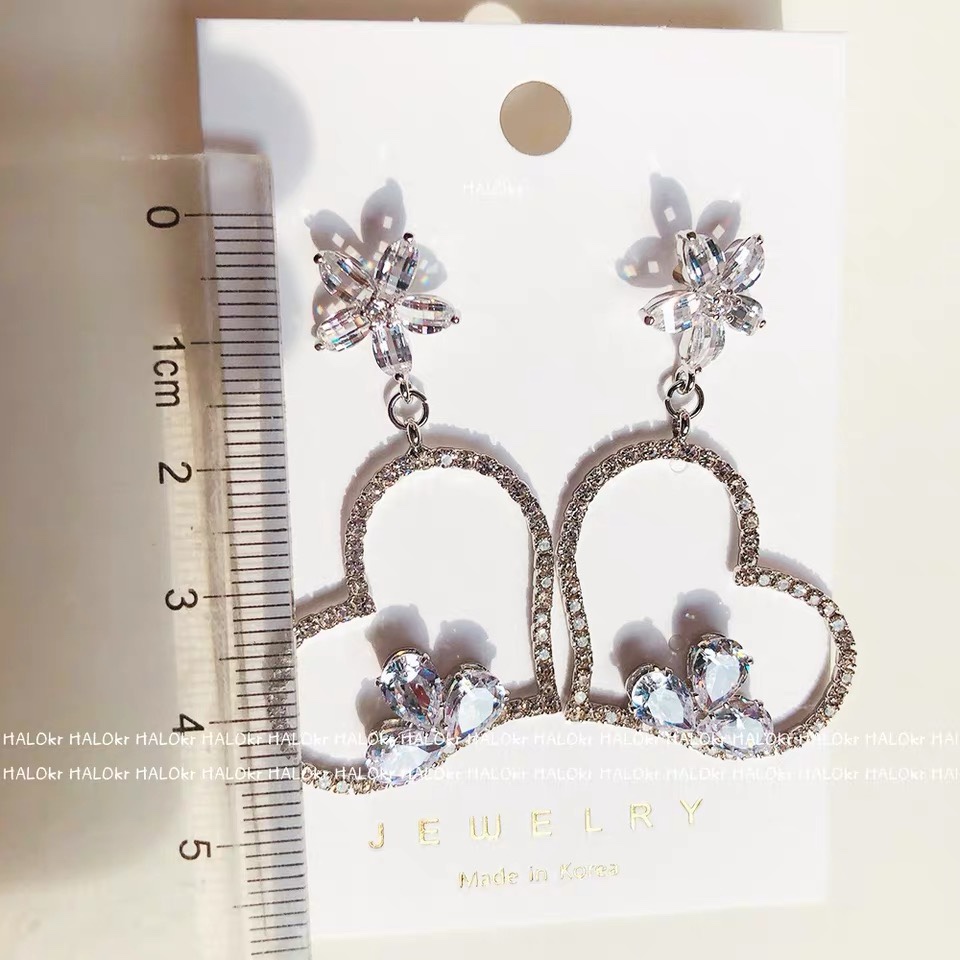 Genuine five-petal lily flower three-drop inlay asymmetrical heart-shaped pendant earrings from Dongdaemun, South Korea Specification image
