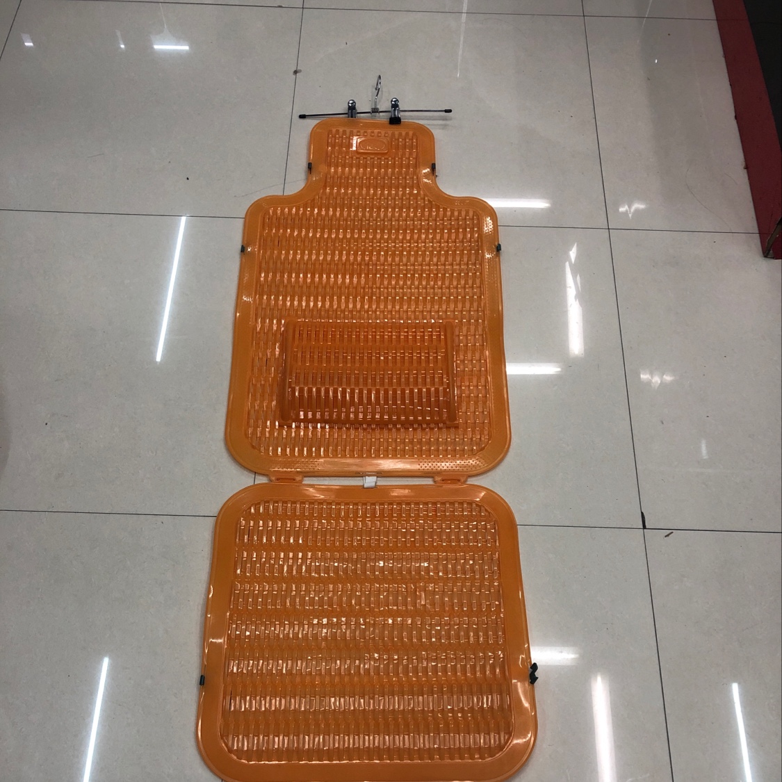 Plastic car seat cushions are universal in summer