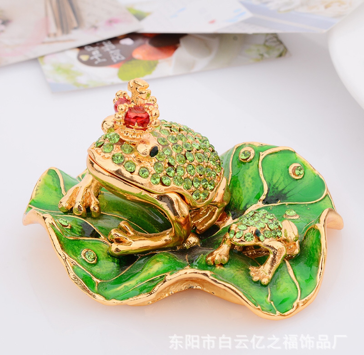 High-end gifts: Lotus leaf frog jewelry box, animal creative home alloy ornaments, diamond-encrusted handicrafts details Picture
