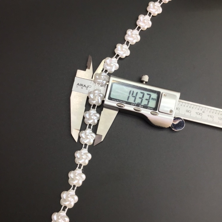 Wholesale of 15mmABS color-striped bead handcrafted DIY headwear, wedding dress, skirt and garment accessories, handicrafts and accessories Application Scenario