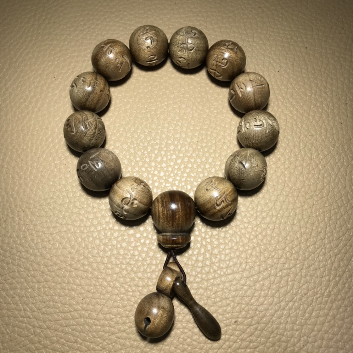A six-character bracelet carved from ancient camphor wood