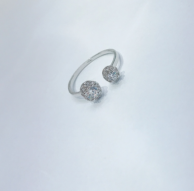 Simple, fashionable, elegant and versatile, the same style ring as the Internet celebrity, with an adjustable ring opening for women Application Scenario
