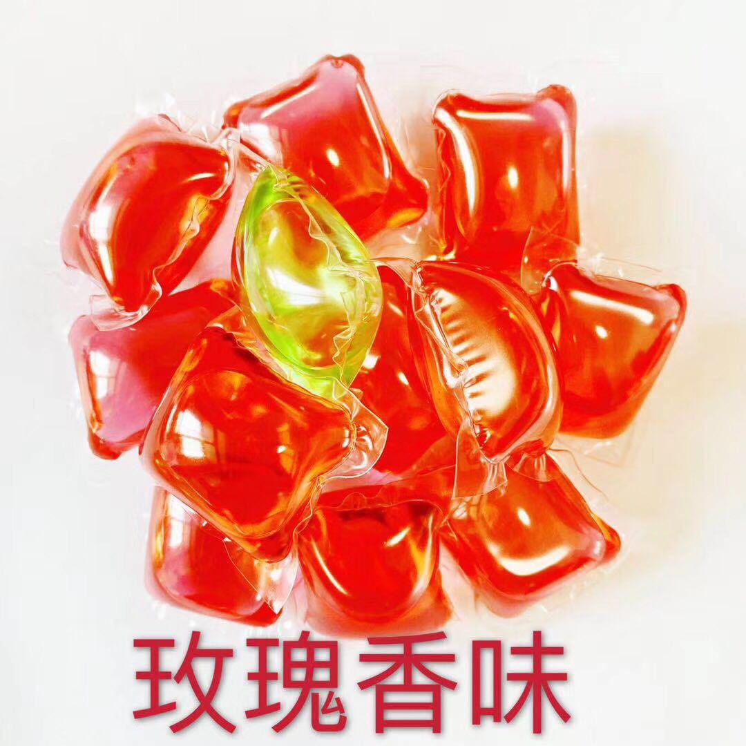 A round bucket contains 50 laundry pods detail image 2