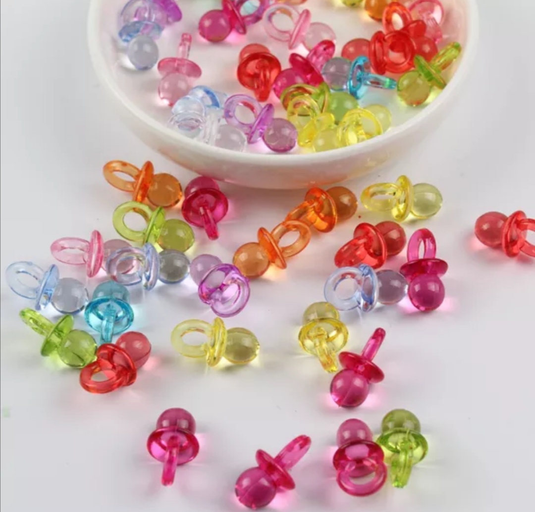 压克力小奶嘴白底实物图