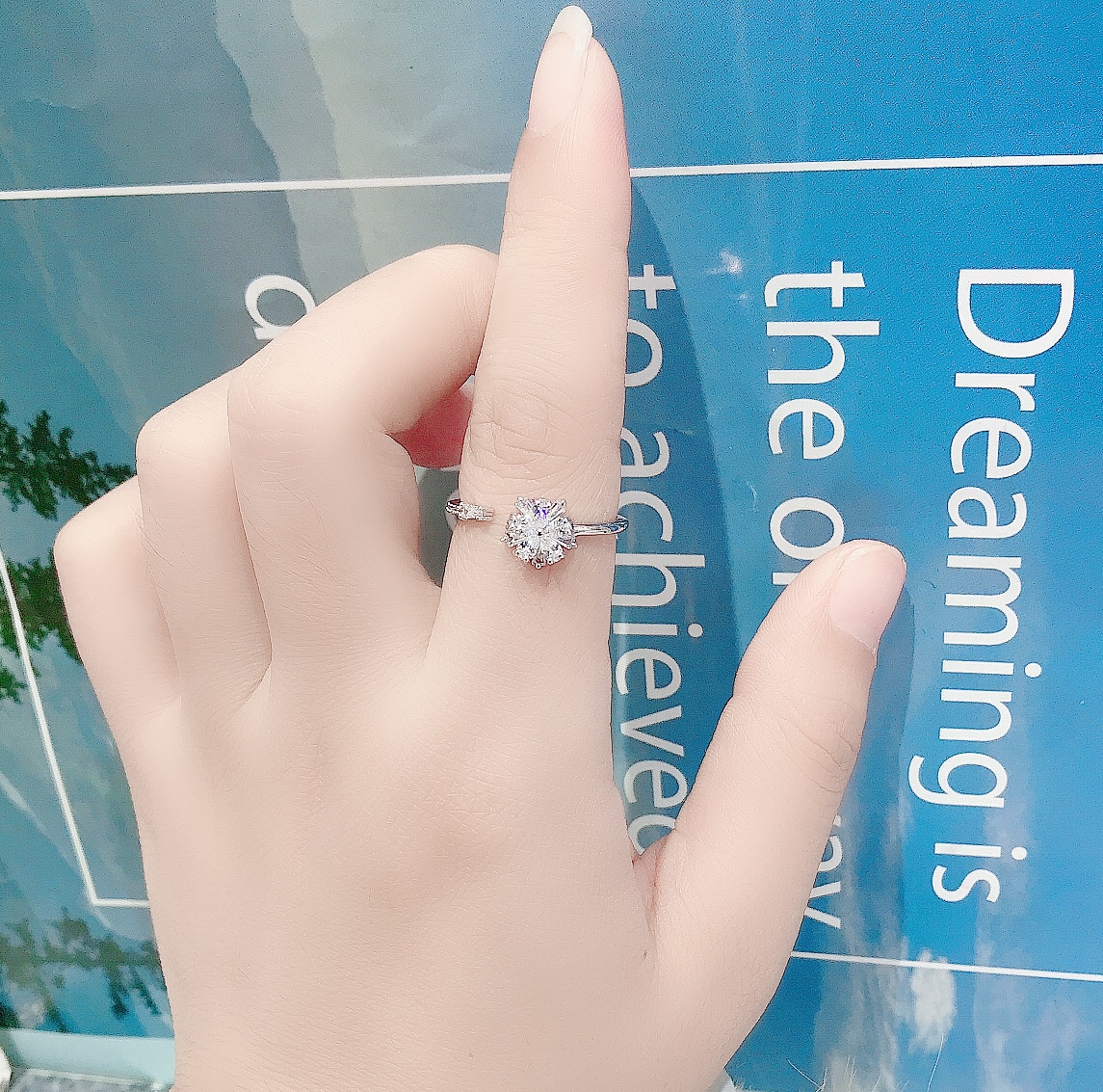 A zircon flower ring for women on Instagram, the same style as the popular female jewelry ring from Xinmingyang details Picture