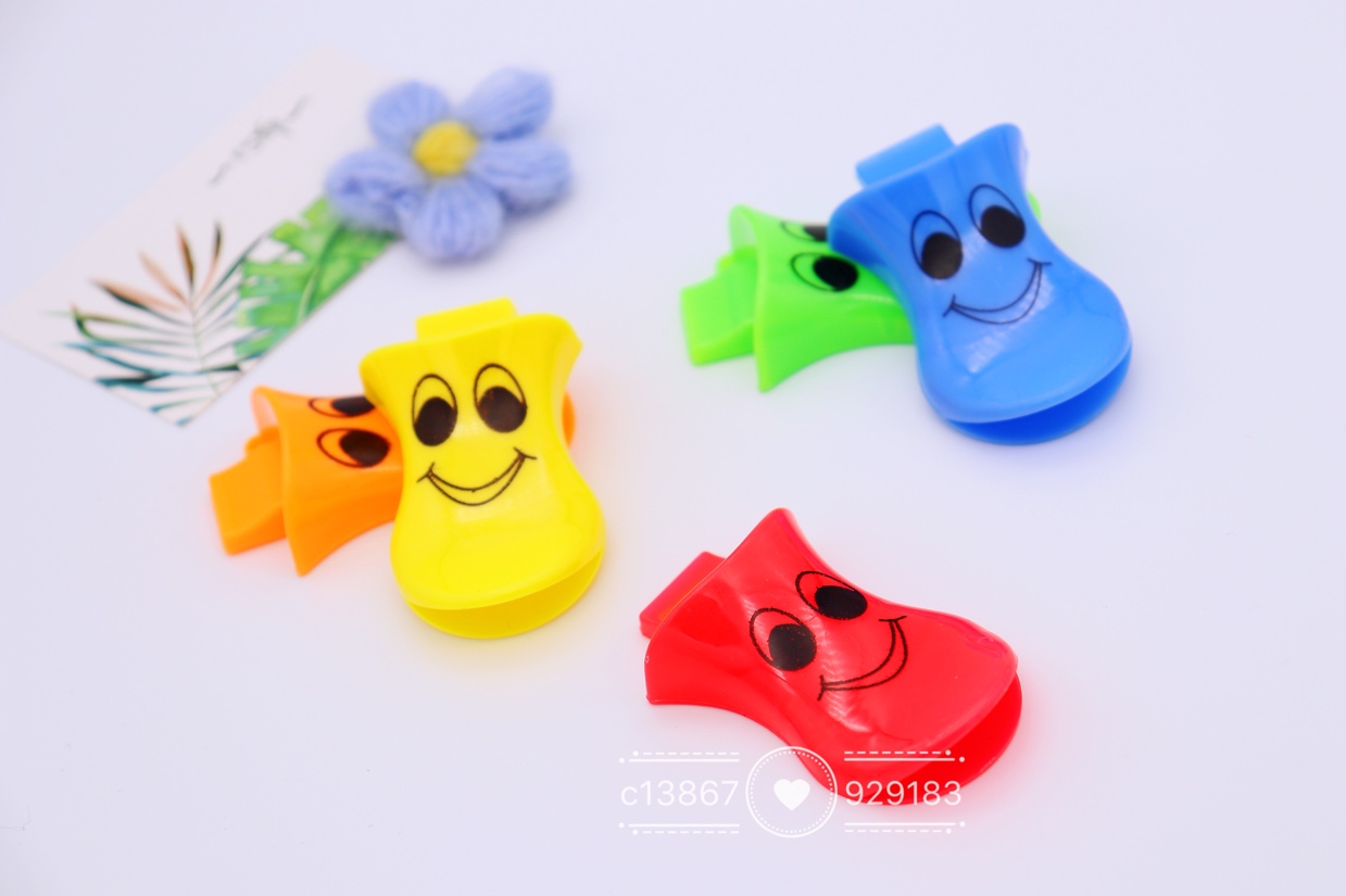 Duckbill whistle, children's plastic toy whistle, whistle gift, Gashapon party toy Application Scenario