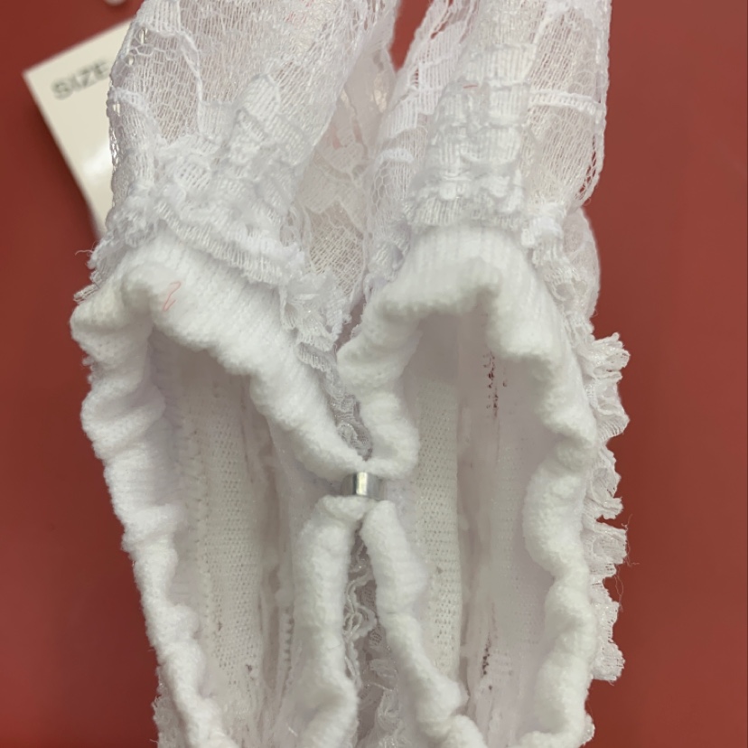 Lace-trimmed socks Specification image