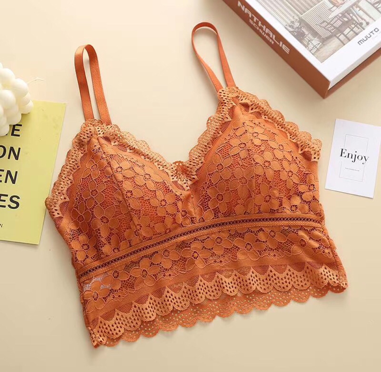 Factory wholesale of transparent lace and long, body-hugging undergarments for girls with beautiful backs undefined