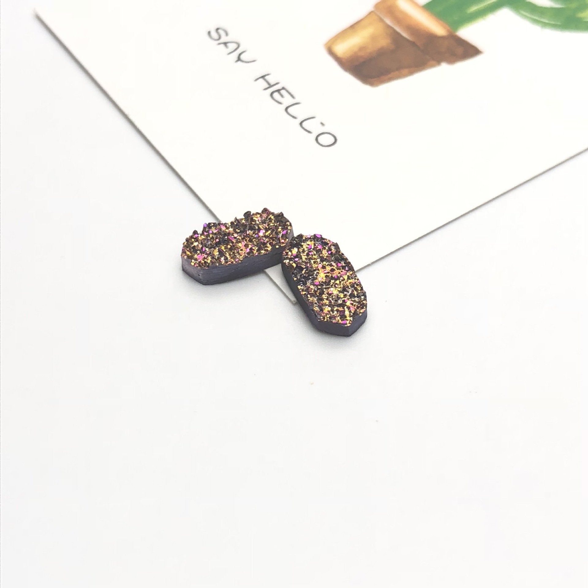 Factory wholesale of irregular-shaped 6-sided resin diamond starry sky, flat-bottomed diamond mineral crystal cluster, handcrafted diy jewelry accessory materials detail image 3