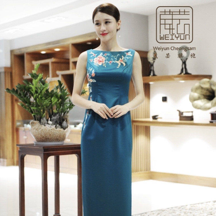 墨绿长款绣花长裙产品图