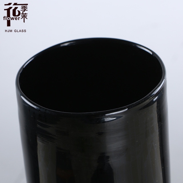 Modern and simple handcrafted black straight tube glass vase with open mouth, creative flower arrangement decorative item, living room dining table, factory direct sales and wholesale Application Scenario