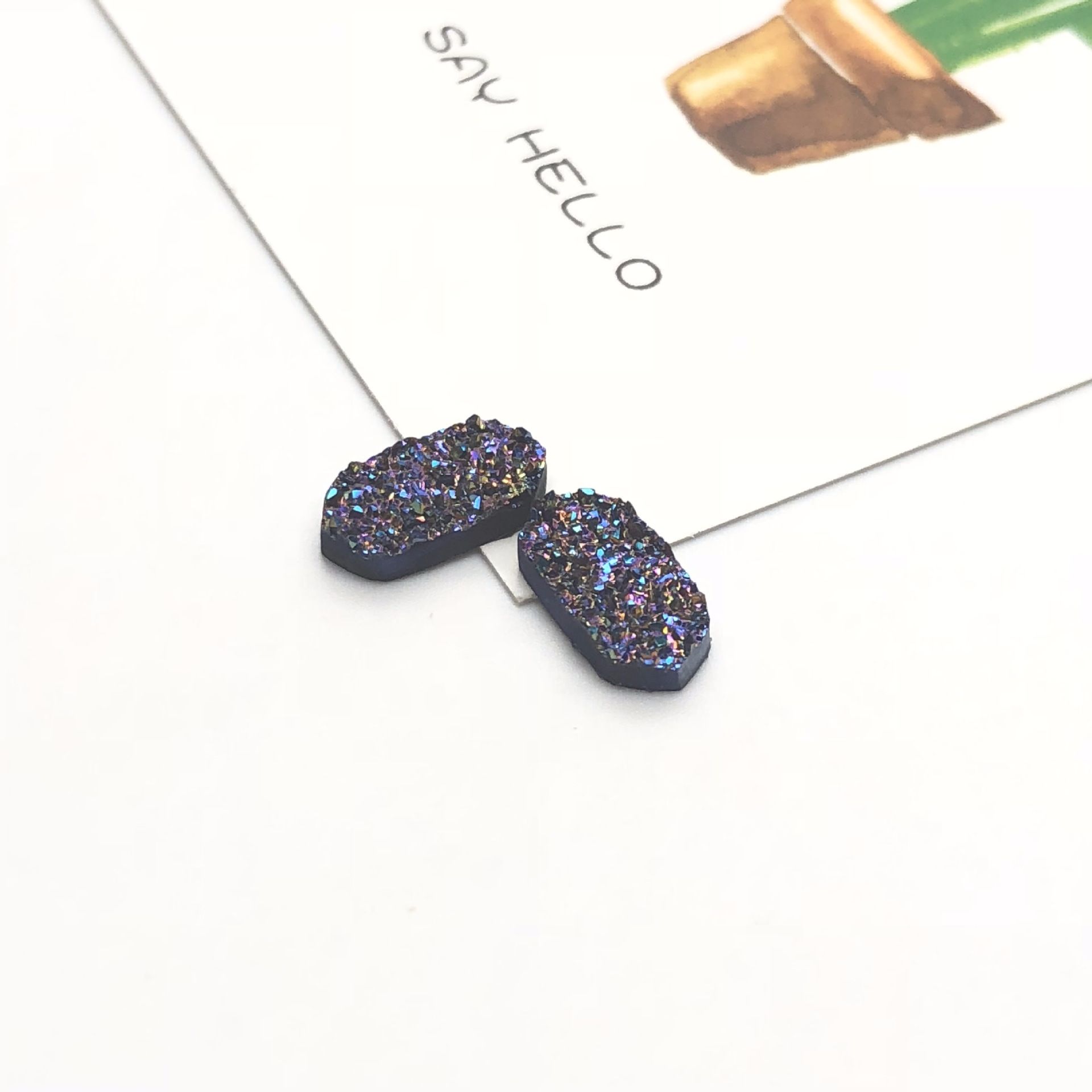 Factory wholesale of irregular-shaped 6-sided resin diamond starry sky, flat-bottomed diamond mineral crystal cluster, handcrafted diy jewelry accessory materials Item Picture