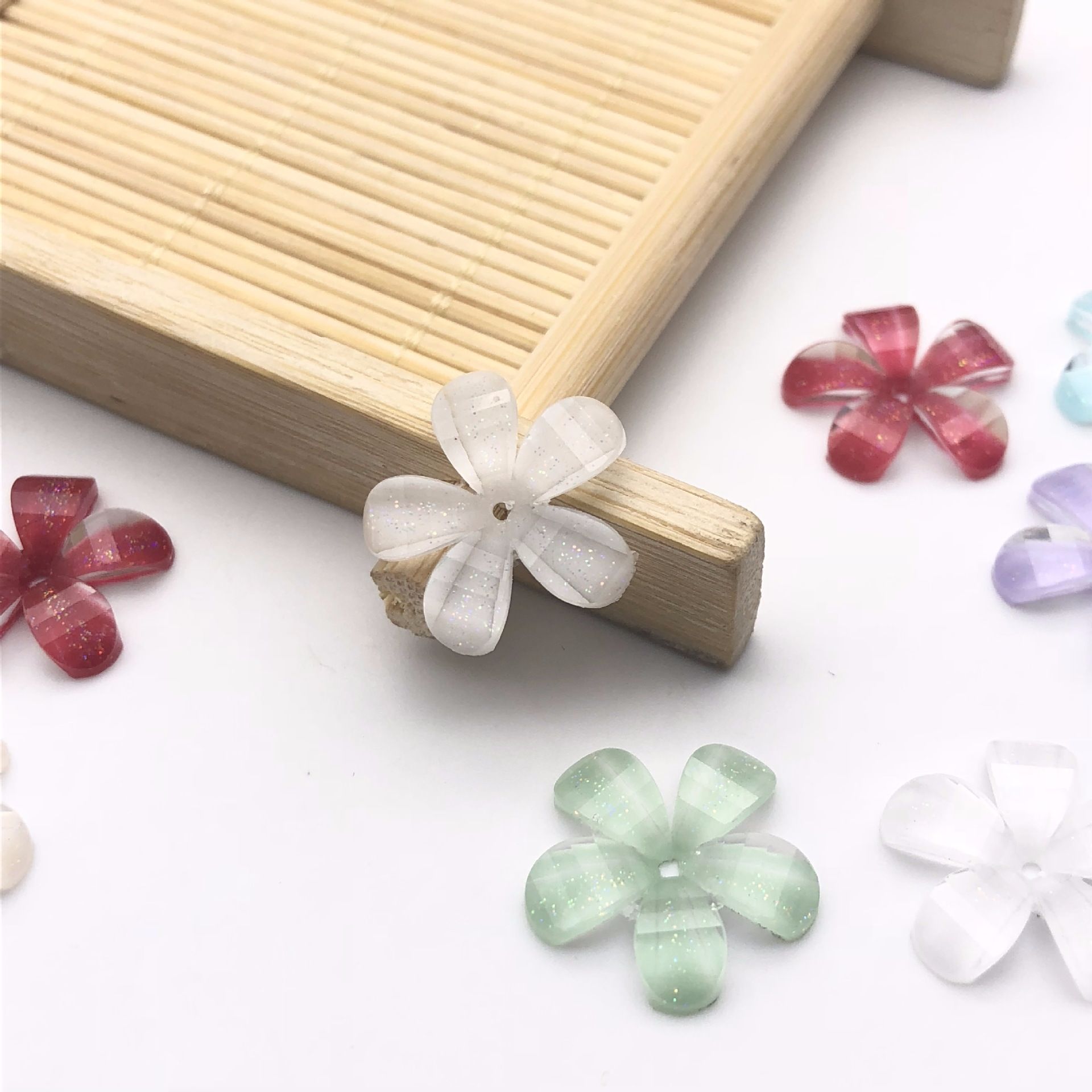 Finely crafted five-petal resin flower 16mm cherry blossom inlaid with glitter, handcrafted diy material phone case and accessory undefined