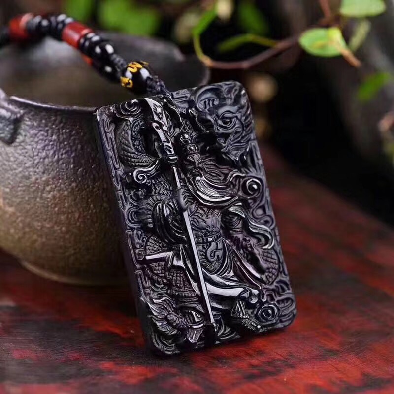 【品名】天然黑曜石降龙关公大刀关羽吊坠
【规格】60*40*12mm产品图